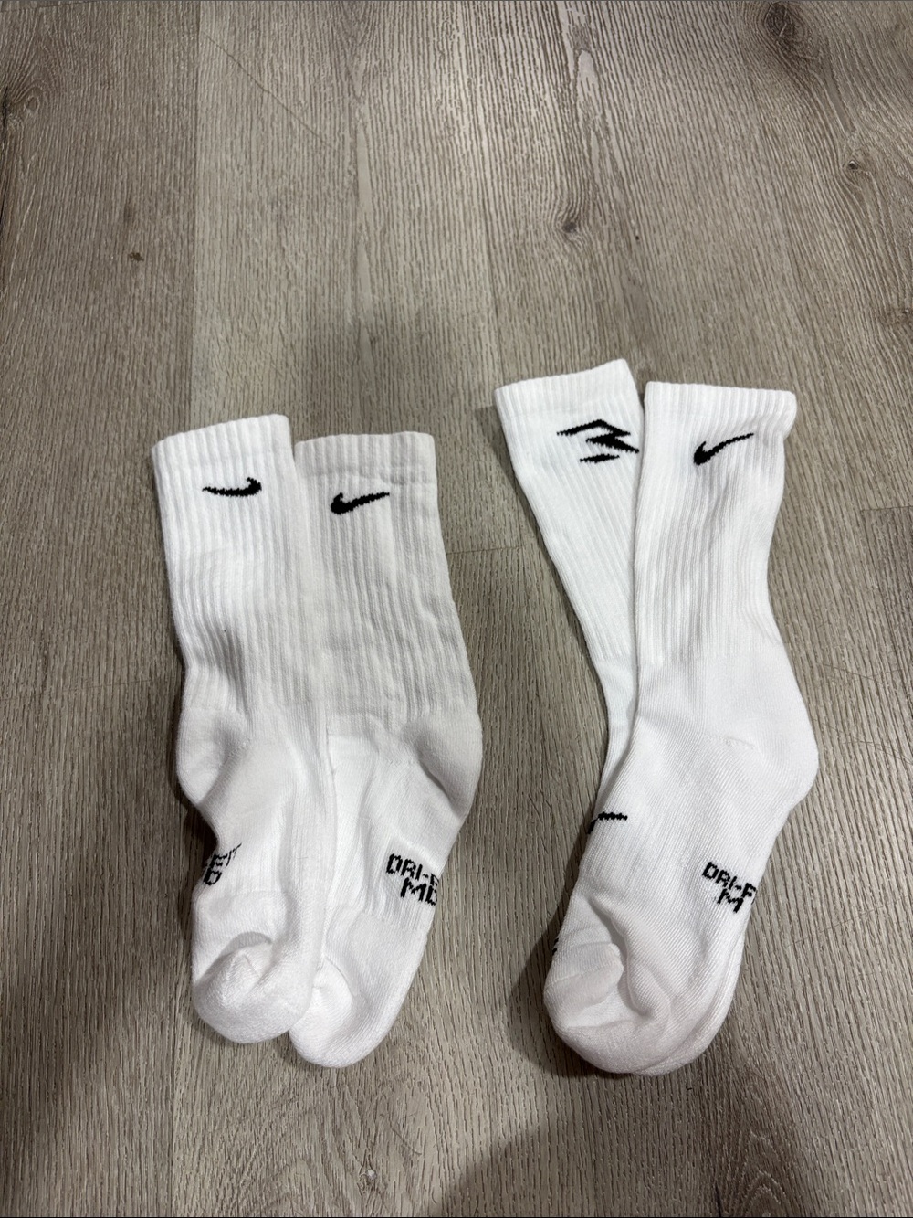 Nike White Crew Athletic Socks with Black Swoosh (4 Pack Appearance)